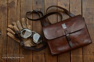 Ledertasche von 1966 mit original Rolls Royce Emblem 750,- €