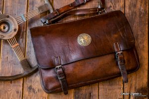 Ledertasche mit original Alfa Emblem 1250,- €