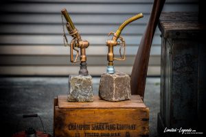 Skulpturen auf Steinsockel der "Gas-Off-Collection" mit originalen Zapfpistolen von 1910 - 1950 / © Dirk Patschkowski / Limited-Legends / Preise u. Abmessungen folgen