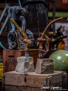 Skulpturen auf Steinsockel der "Gas-Off-Collection" mit originalen Zapfpistolen von 1910 - 1950 / © Dirk Patschkowski / Limited-Legends / Preise u. Abmessungen folgen