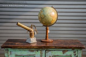 Skulpturen auf Steinsockel der "Gas-Off-Collection" mit originalen Zapfpistolen von 1910 - 1950 / © Dirk Patschkowski / Limited-Legends / Preise u. Abmessungen folgen