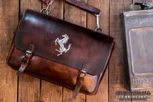 Ledertasche von 1940 mit original Ferrari Emblem 1280,- €