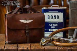 Ledertasche mit original Aston Martin Emblem 980,- €