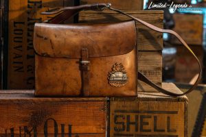 Ledertasche mit original 356 Rocky Mountain Club Emblem 980,- €